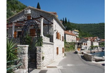 Montenegro Privát Lepetane, Exterior